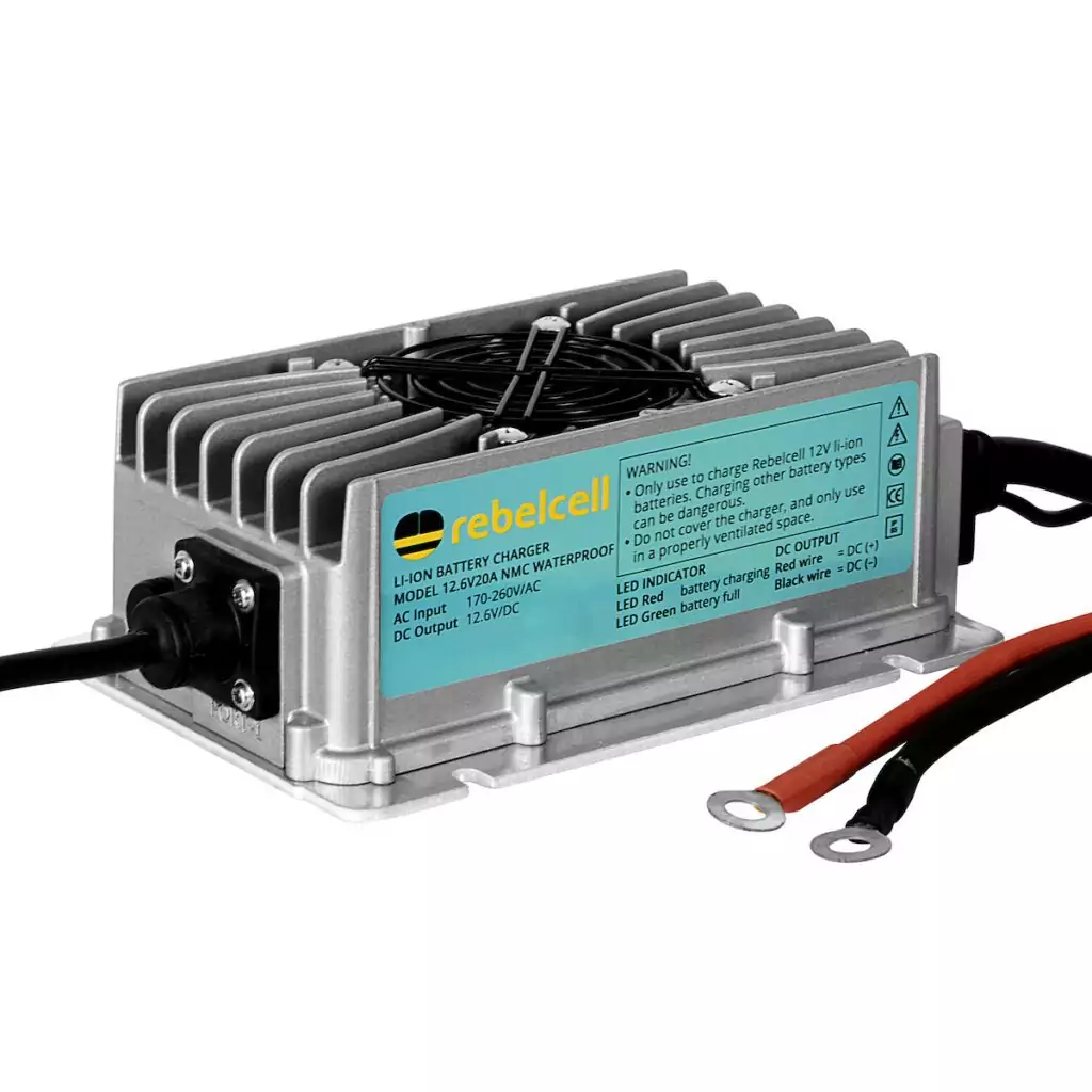Chargeur 12.6V20A étanche